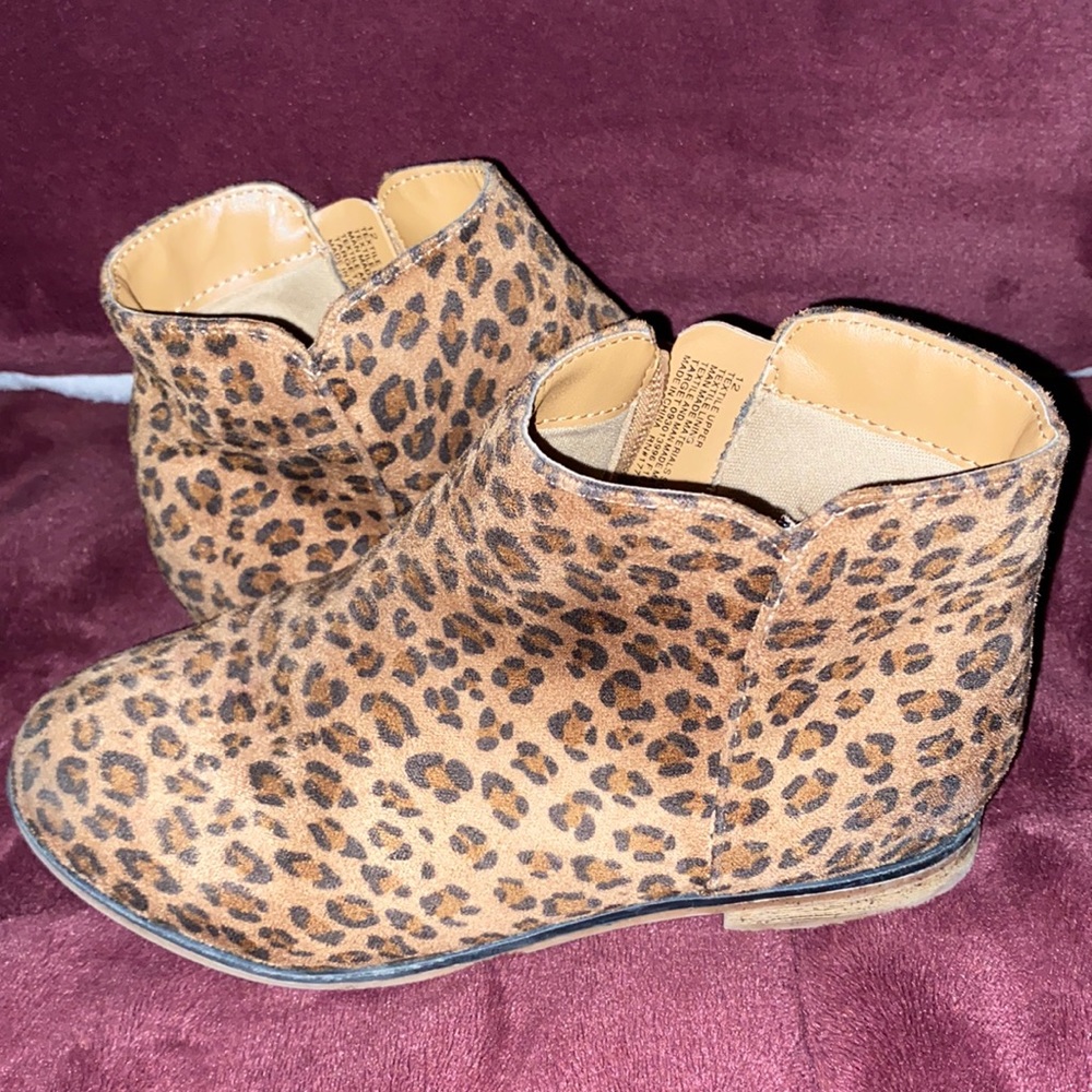 Little girl cheetah print booties
